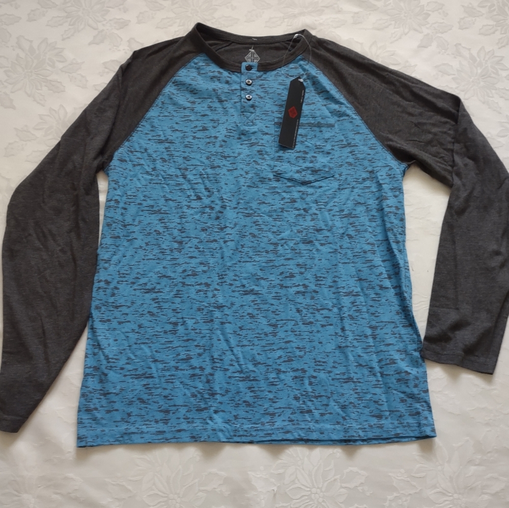 New 🎀 Swiss Cross Henley long sleeves top